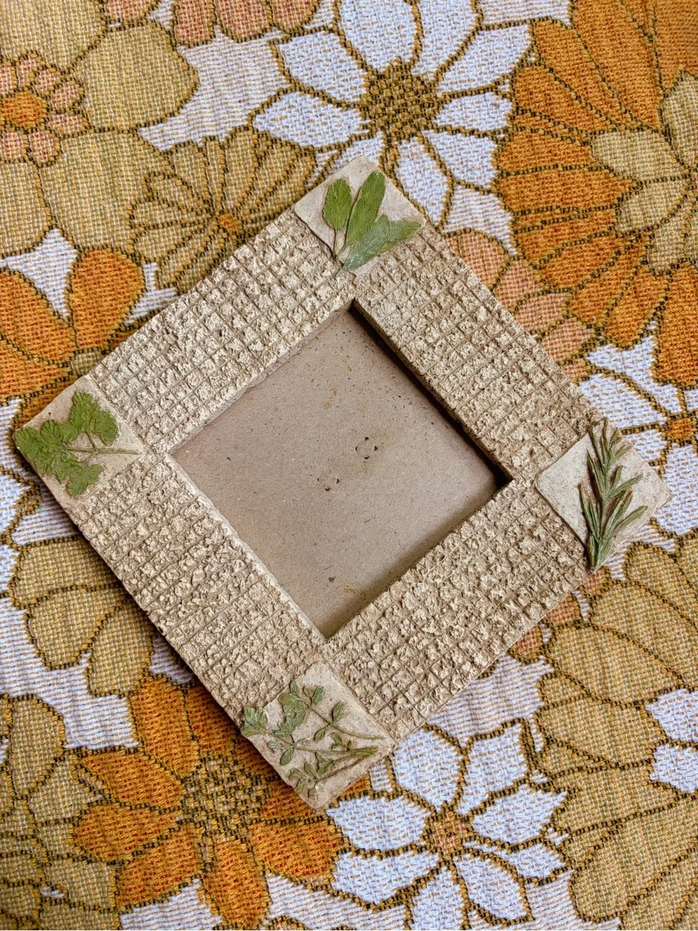 🌿🏺✨ Vintage 90s Raised Herb Botanical Mini Frame ✨🏺🌿